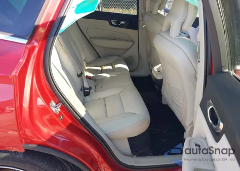 2018 Volvo Xc60 T6 Momentum z USA, uszkodzony, nr VIN LYVA22RKXJB121315